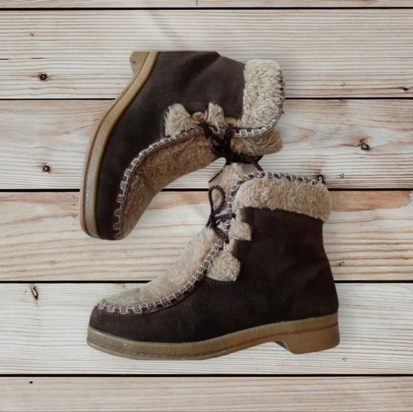 Vintage 60s Sherpa and Brown suede warm winter lace up booties.  Size 7 - Picture 6 of 8